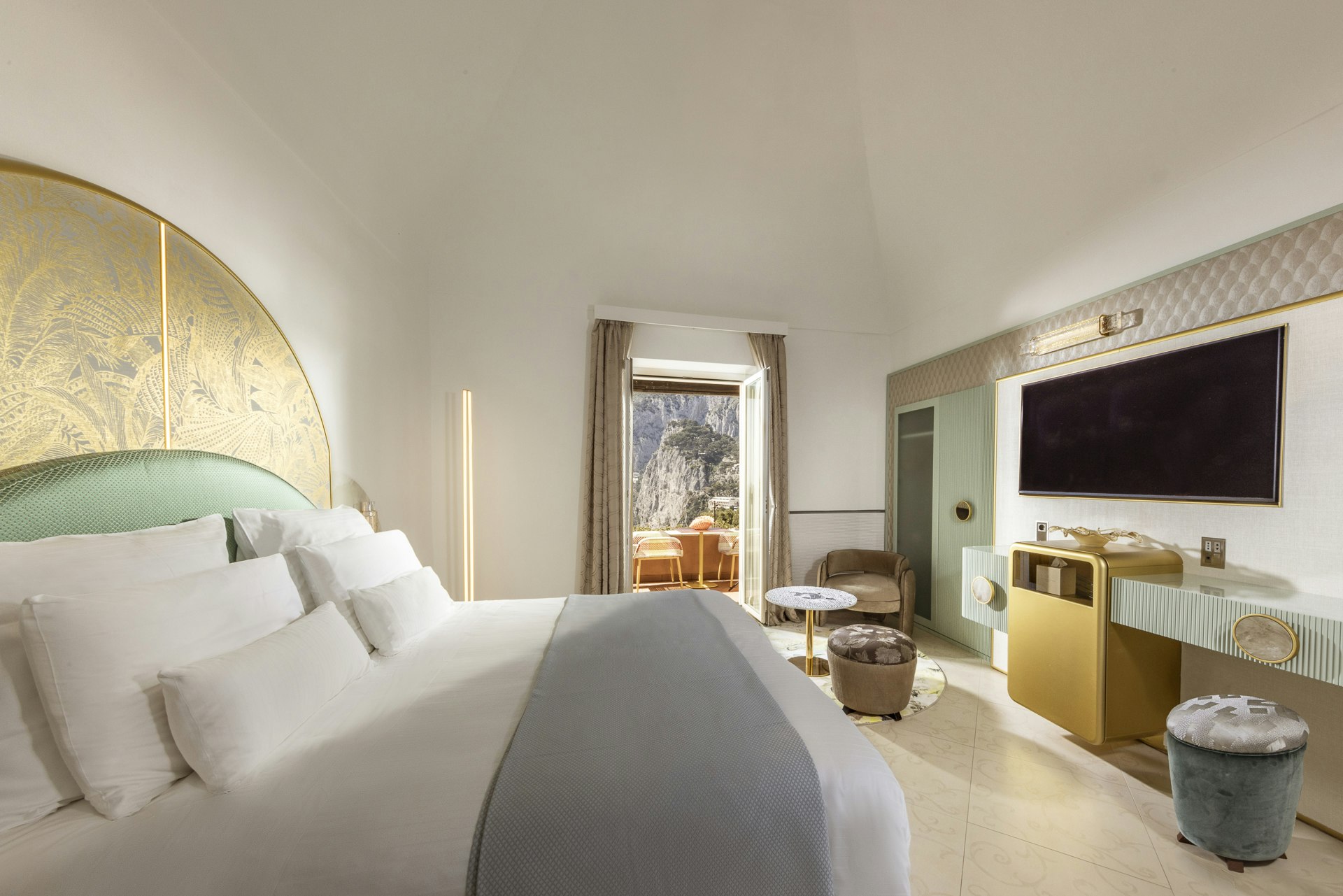 Superior Garden Pool Side View - Bedroom