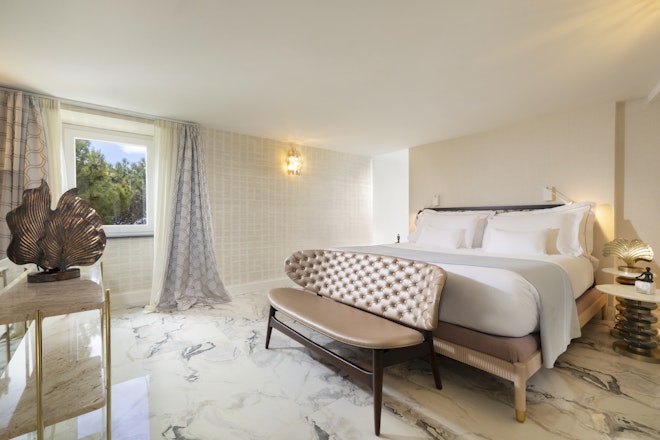 Deluxe Double Room - Bedroom