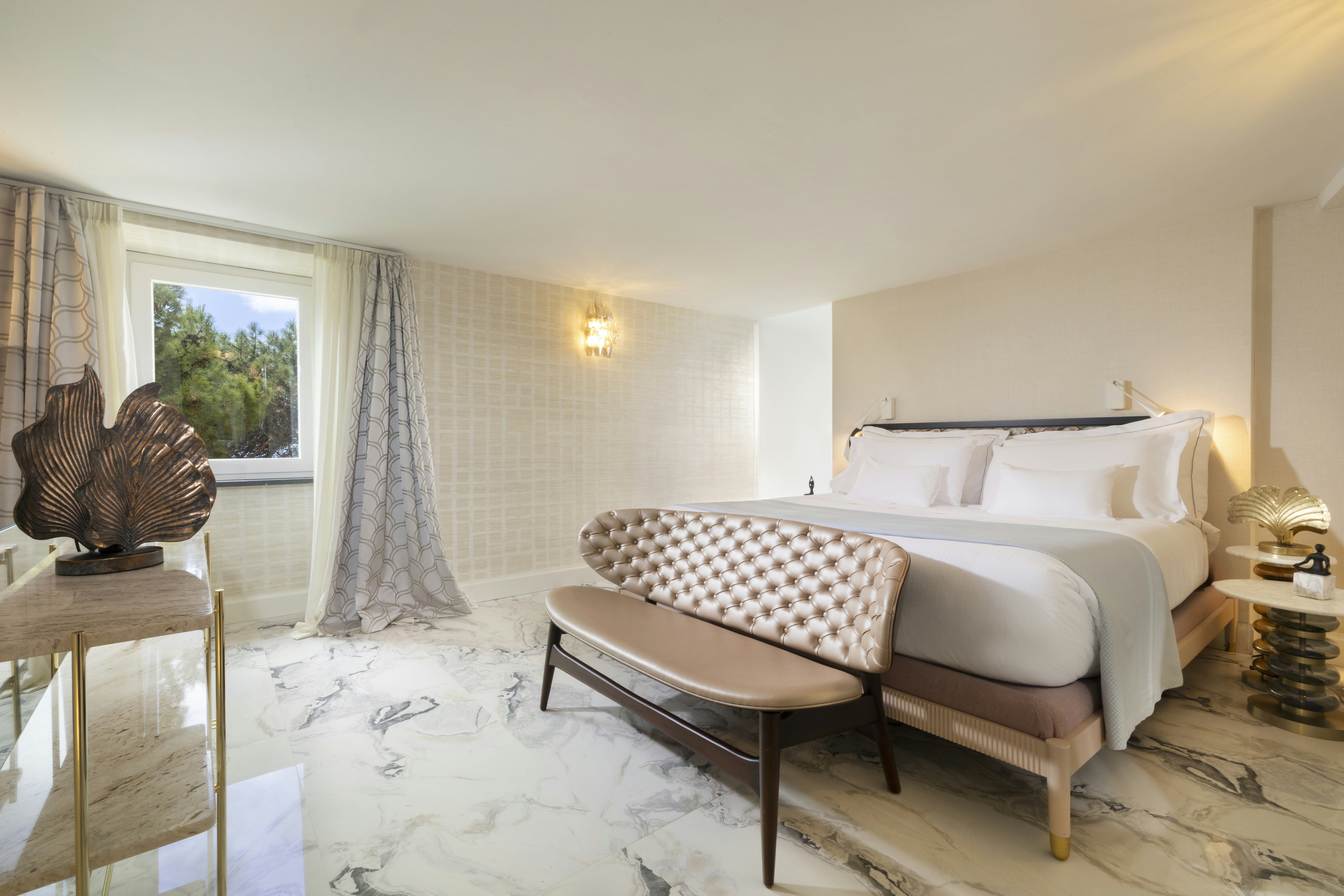 Deluxe Double Room - Bedroom