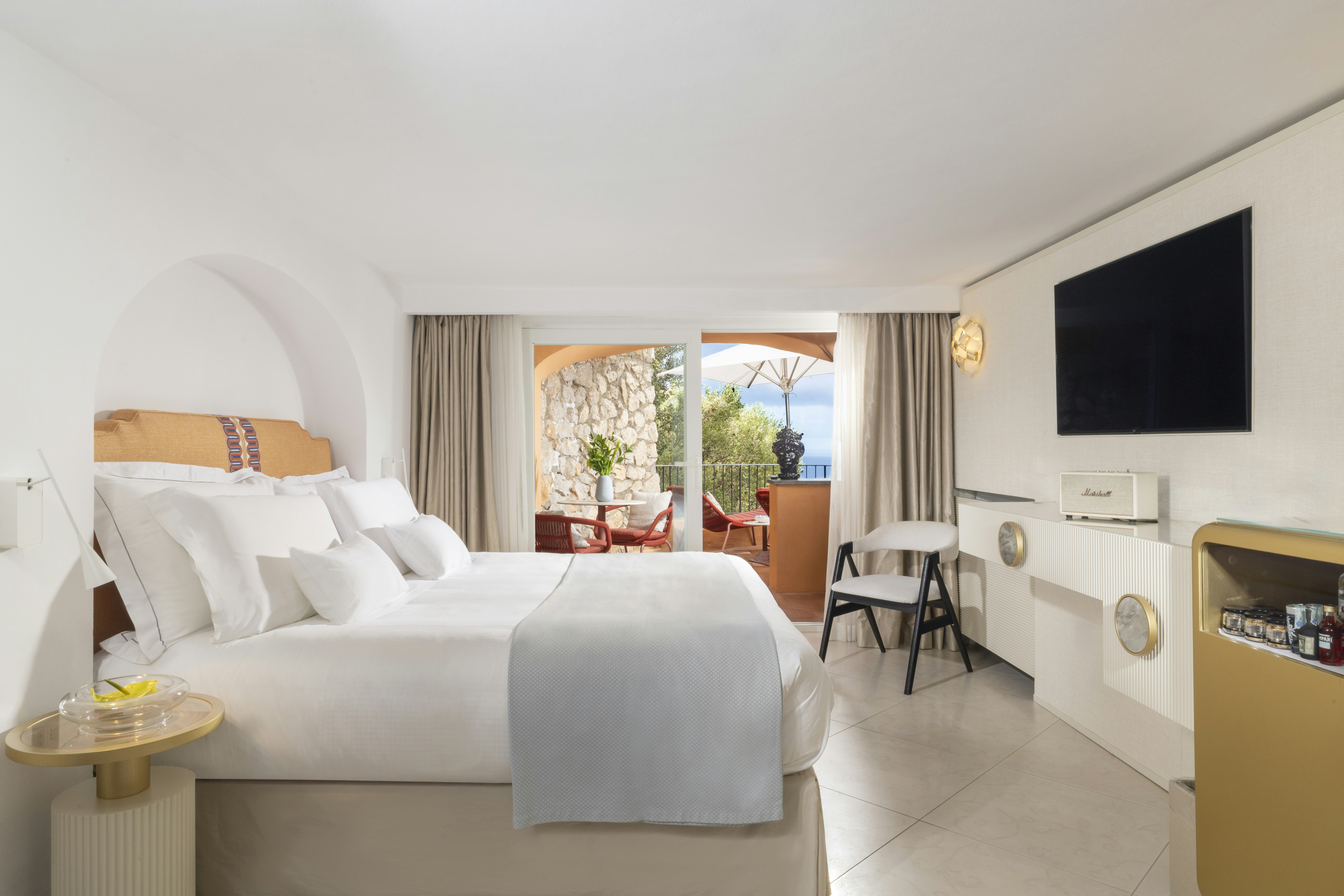 Deluxe Double Room - Bedroom