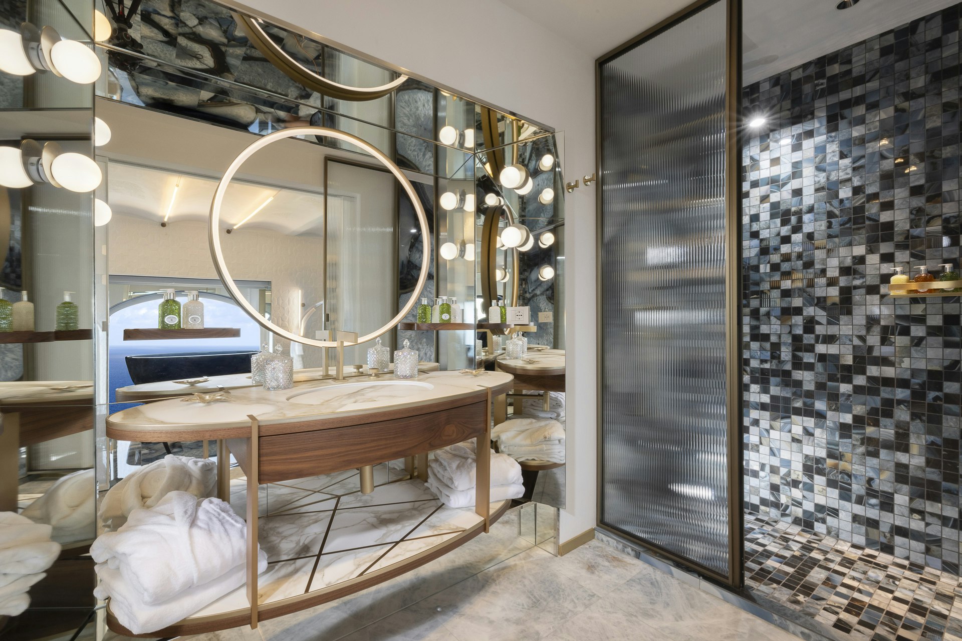 Suite Art - Bathroom