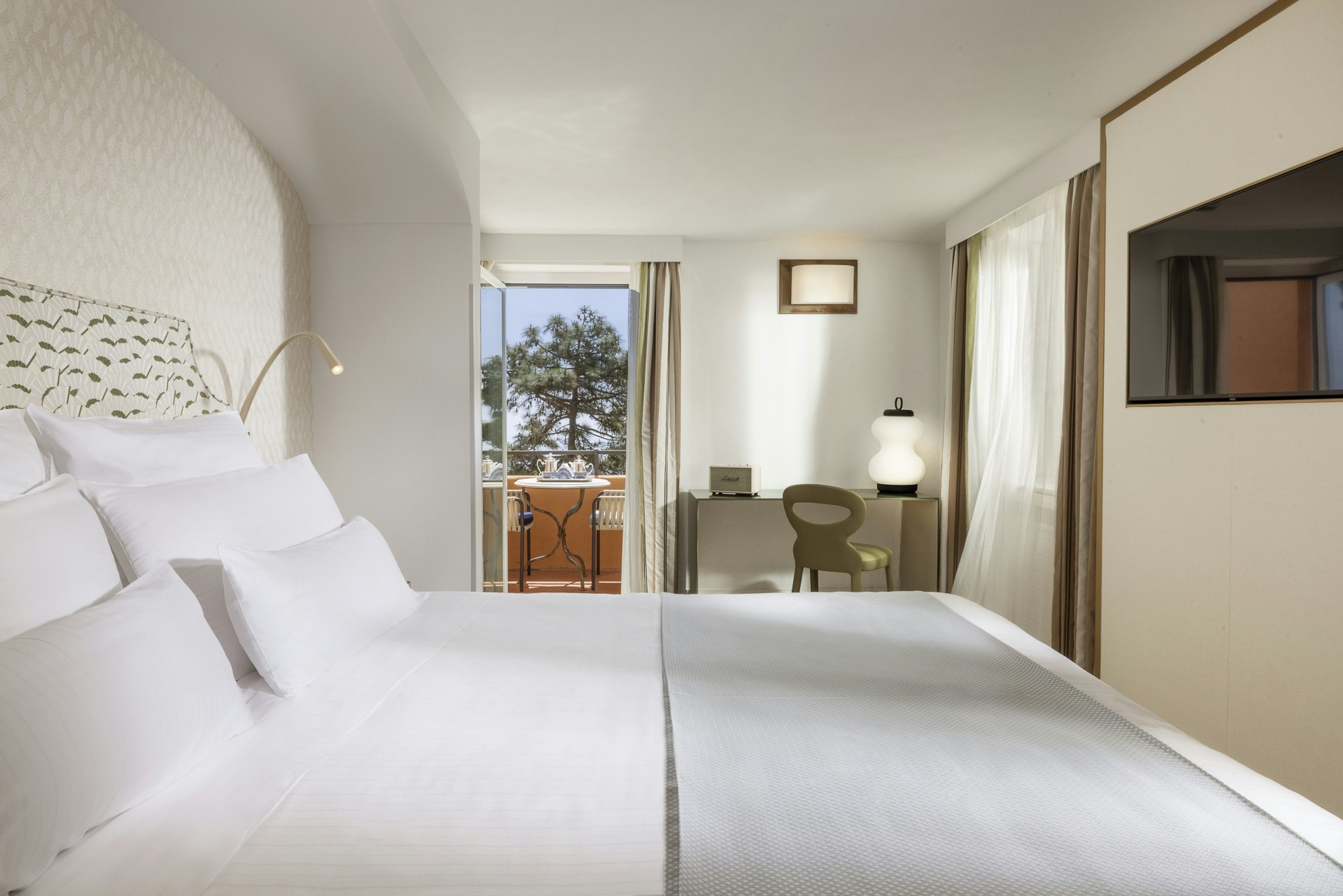 Deluxe Double - Bedroom