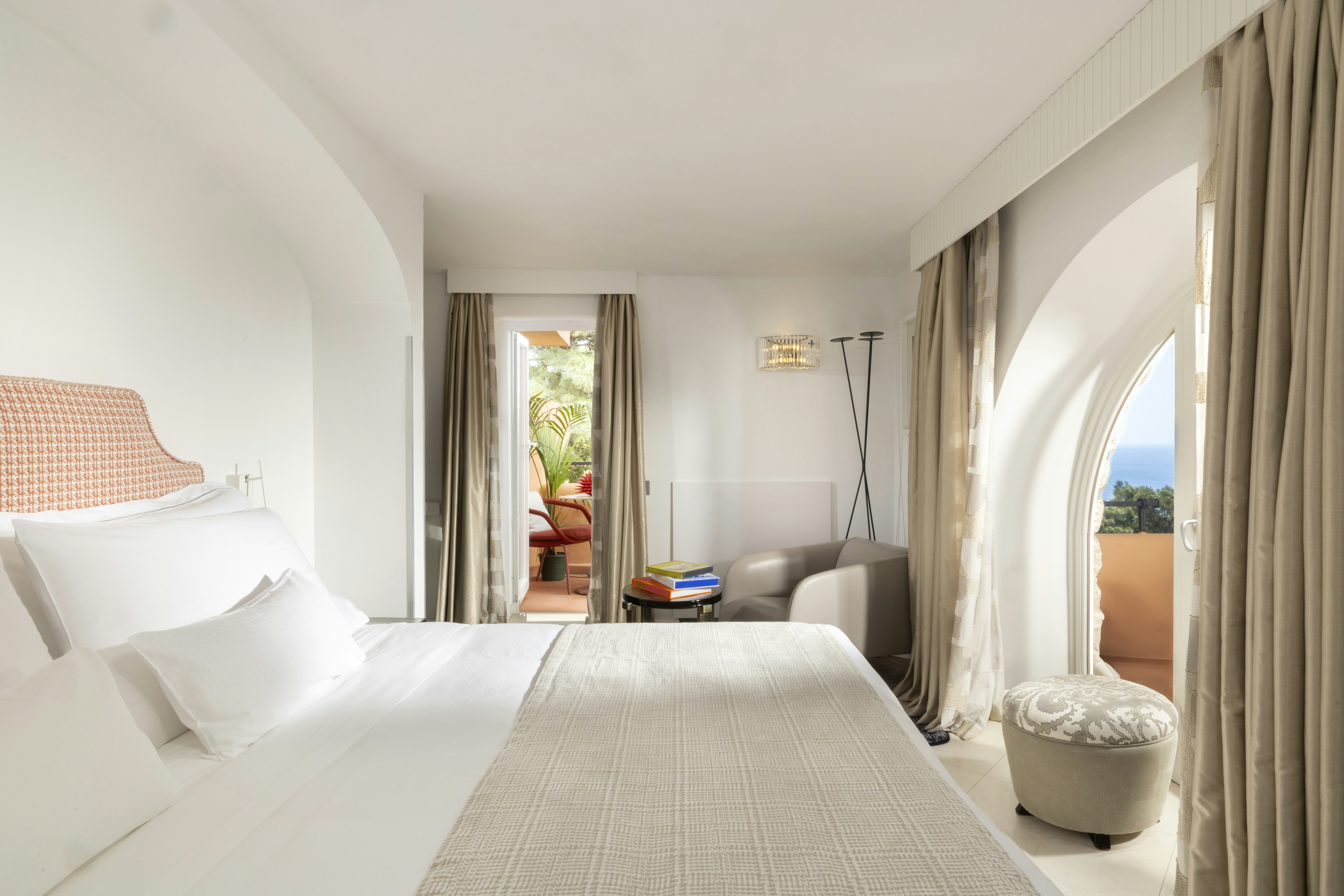 Deluxe Double Room - Bedroom