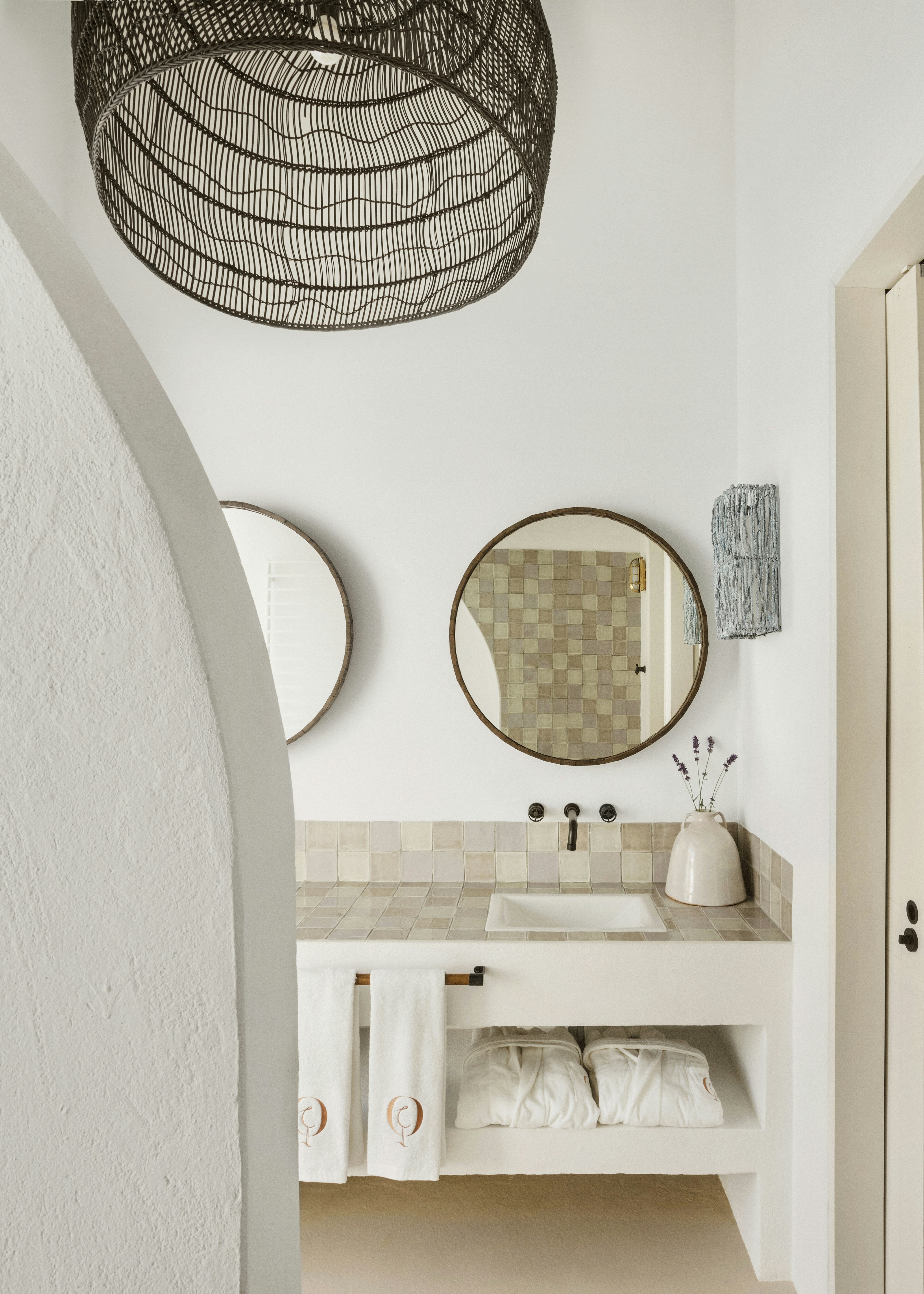 Deluxe Room - Bathroom