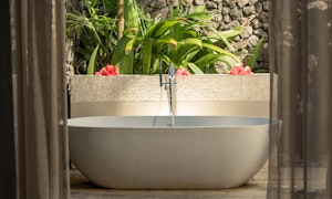 Outdoor Bathtub