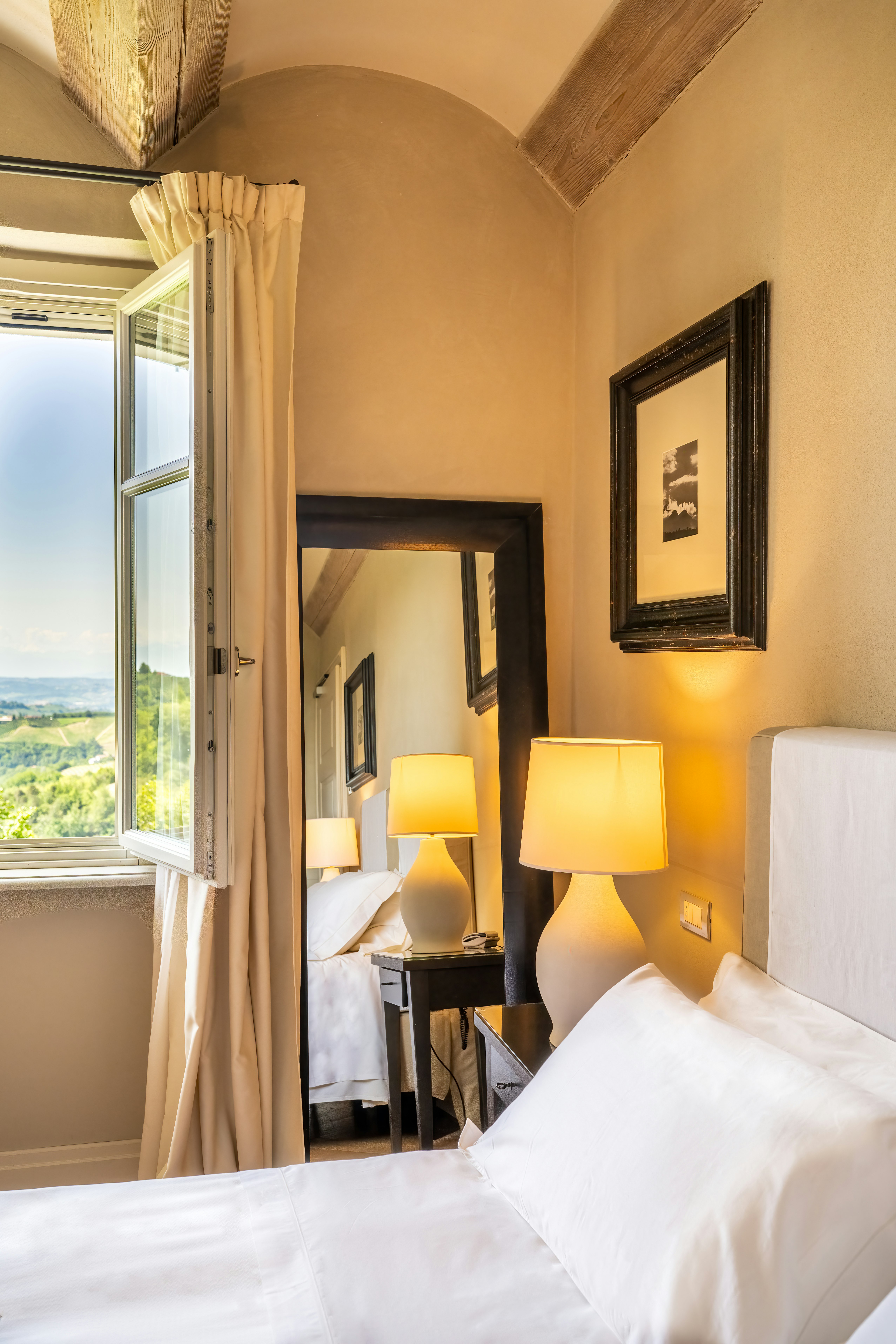 Deluxe Room - Room Details