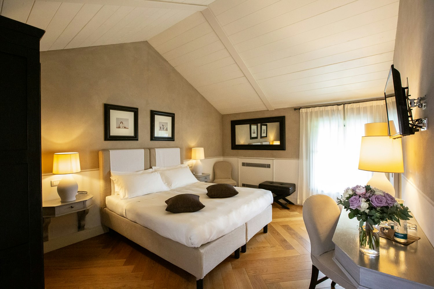 Deluxe Room - Bedroom