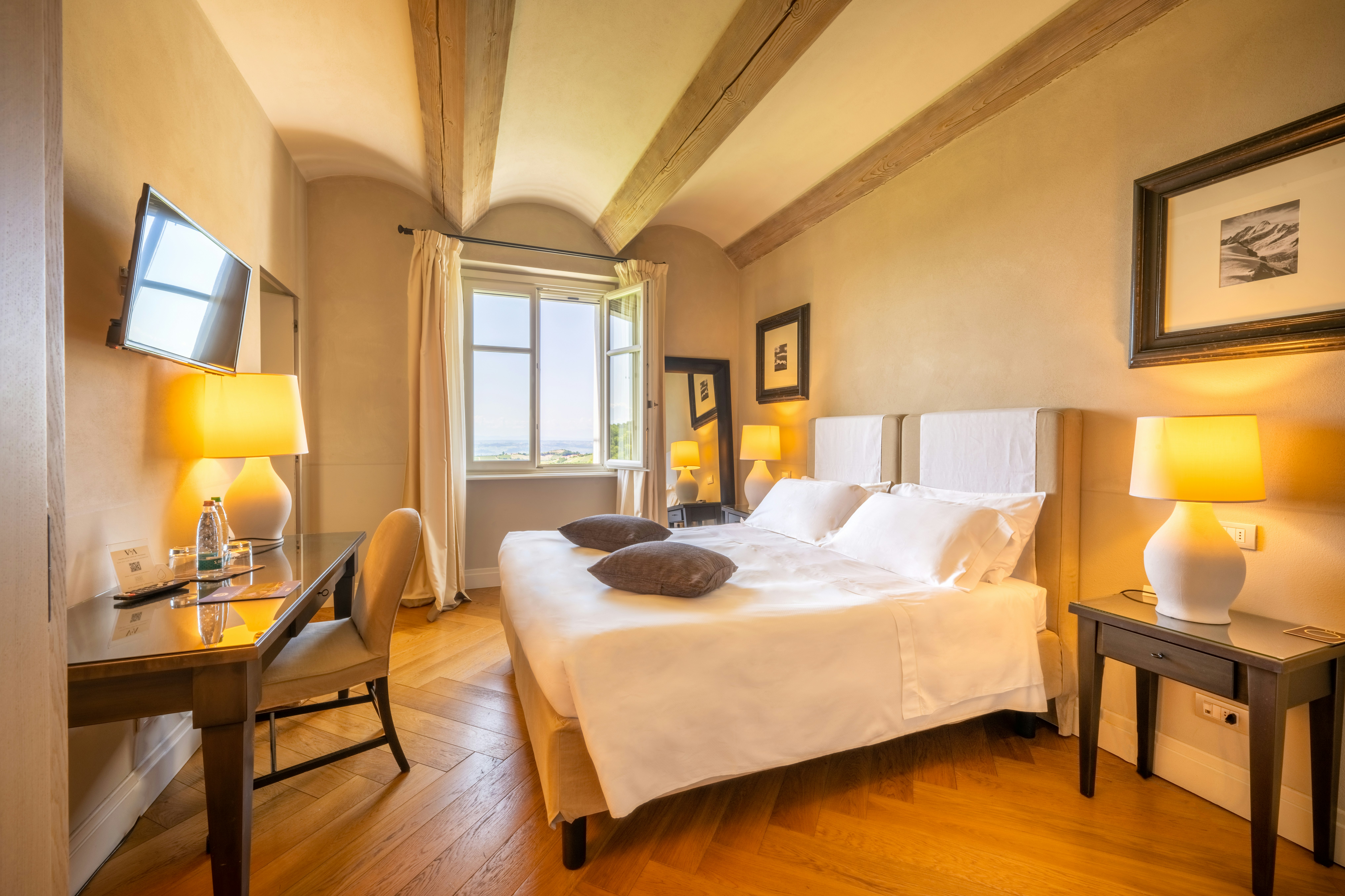 Deluxe Room - Bedroom