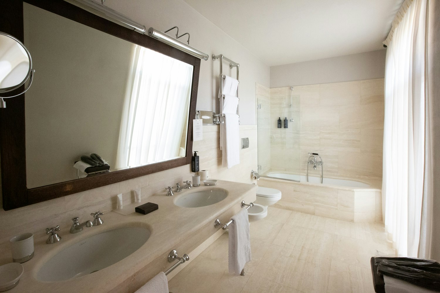 Junior Suite - Bathroom