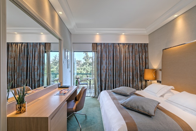 Deluxe Double Room - Bedroom