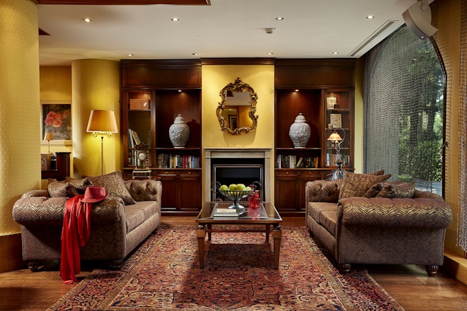 L' Epoque Lounge