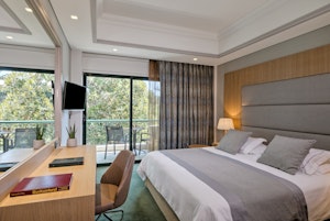 Deluxe Double Room - Bedroom