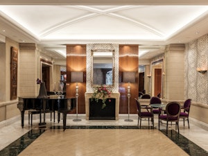 L'Agence Lobby Bar