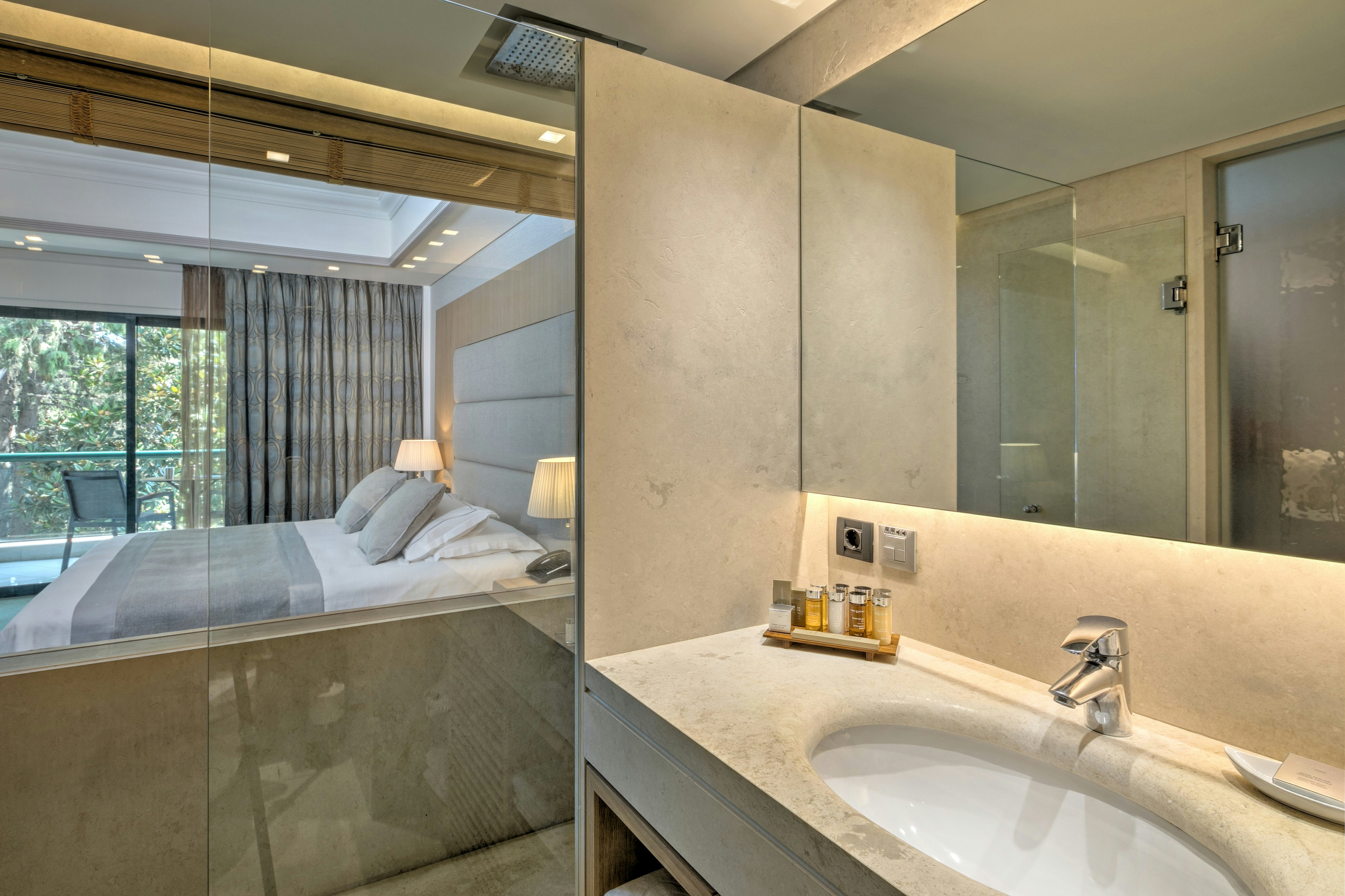 Deluxe Double Room - Bathroom