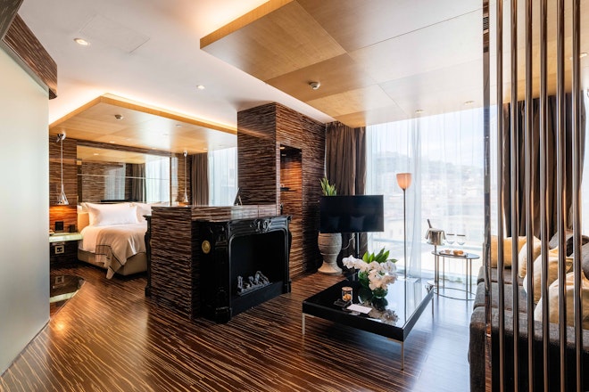 Deluxe Suite Castle View