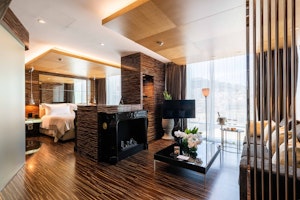 Deluxe Suite Castle View