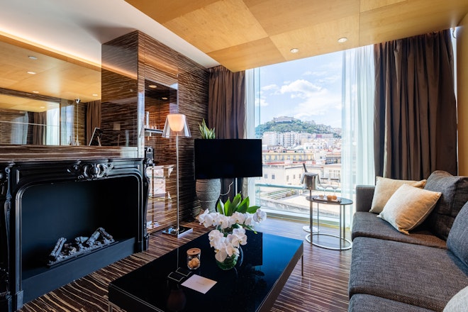 Deluxe Suite Castle View