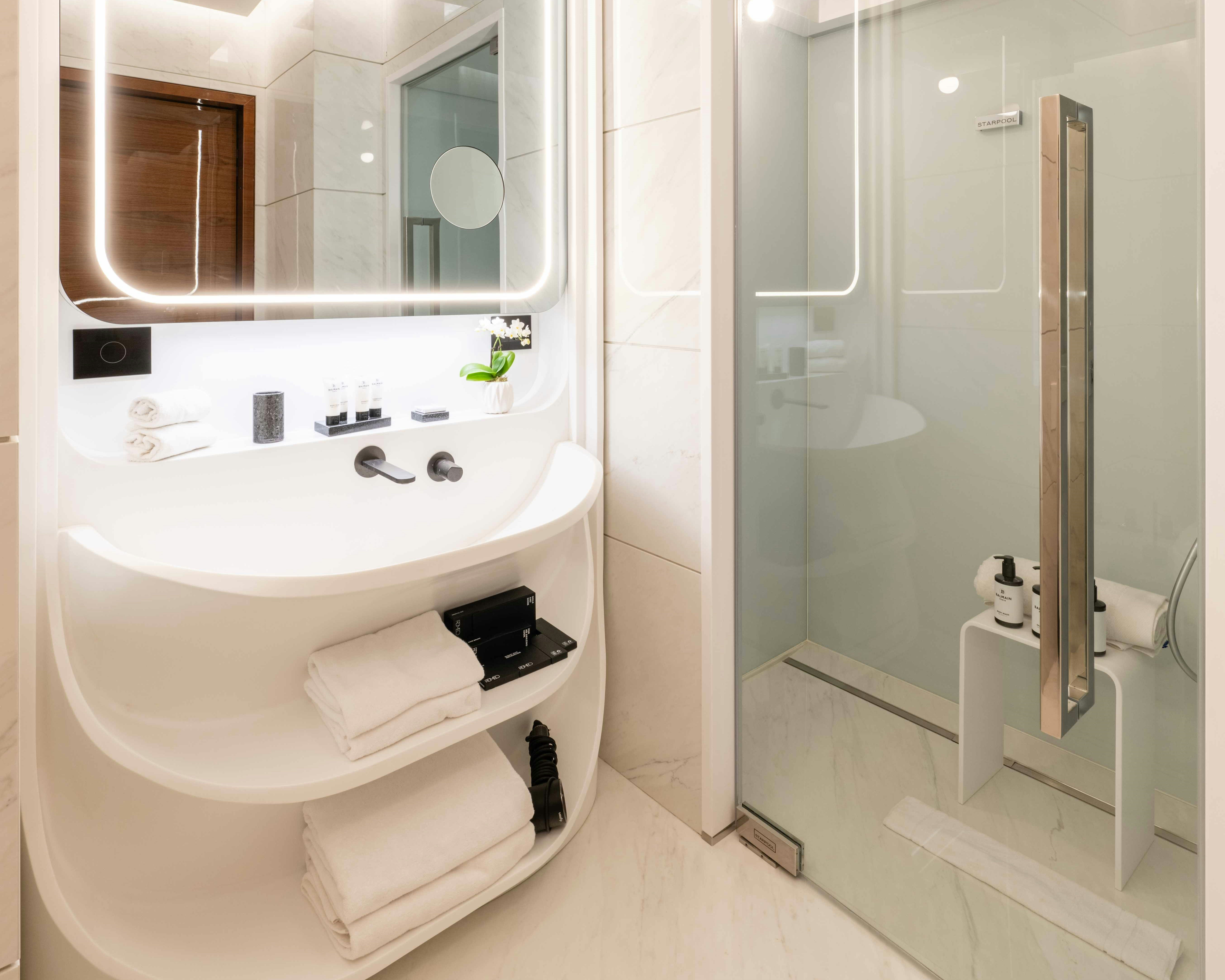 Deluxe Room - Bathroom