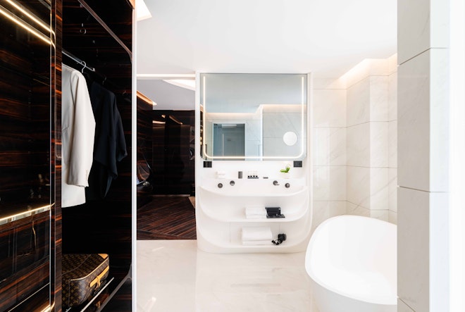 Junior Suite - Bathroom