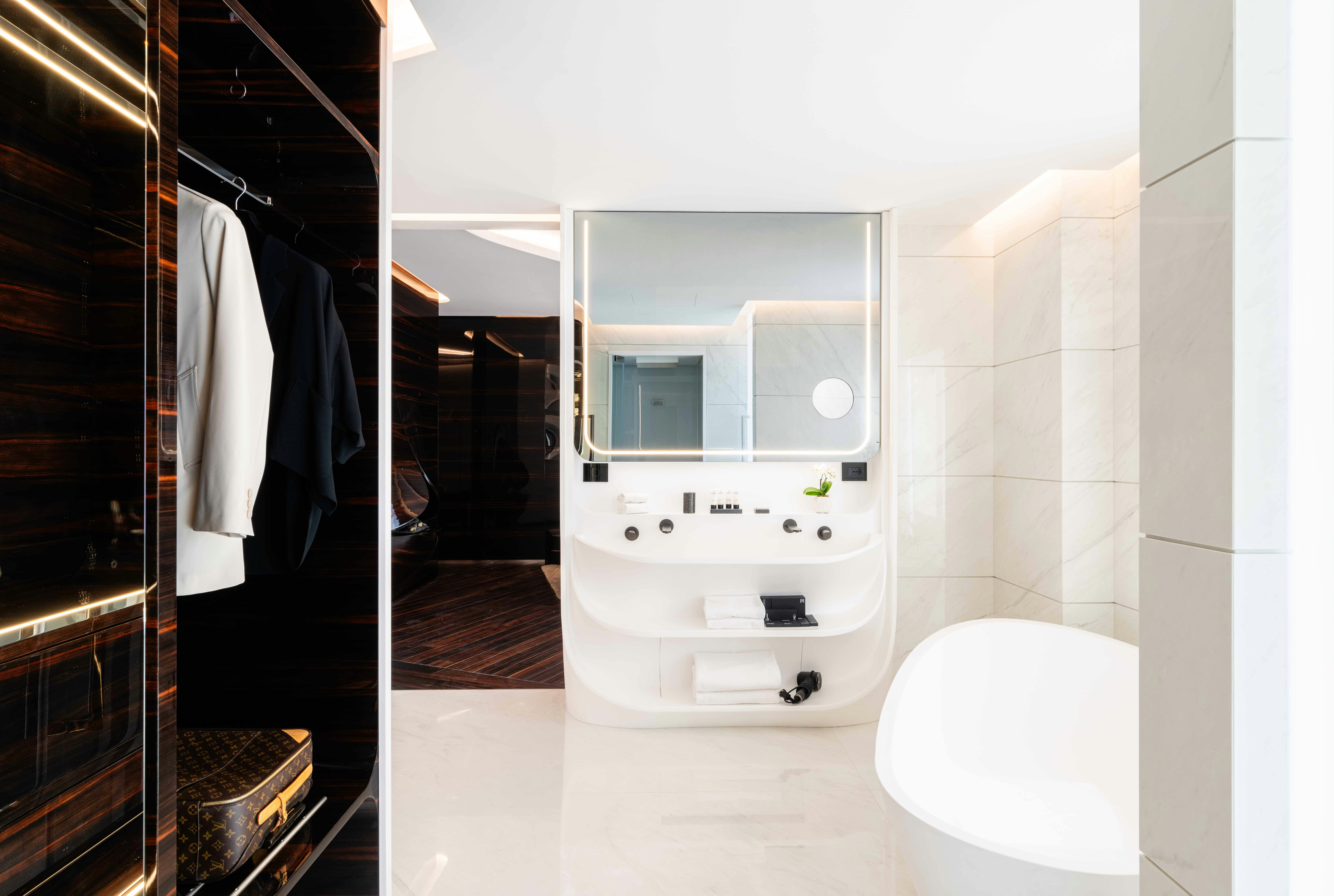 Junior Suite - Bathroom