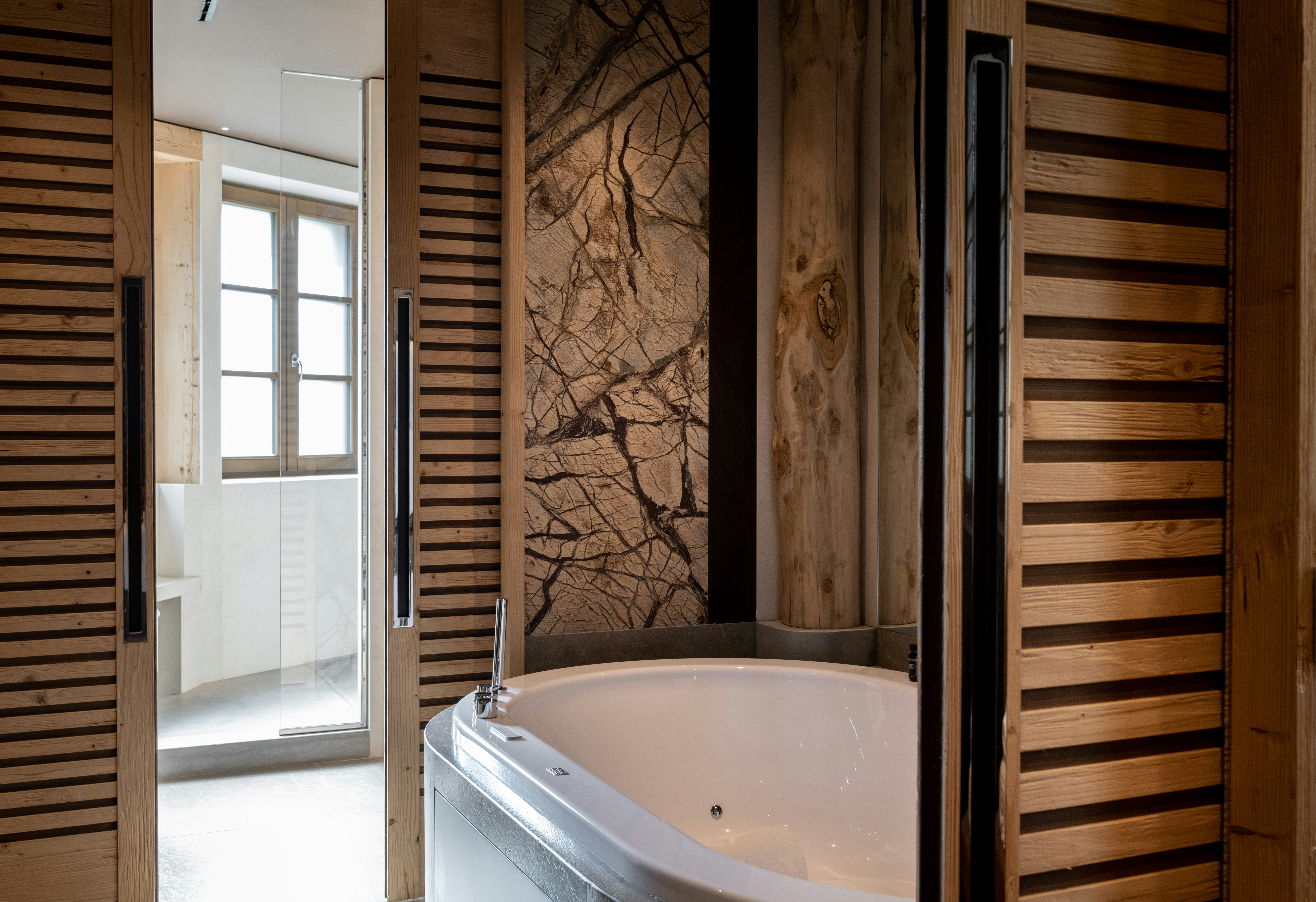 Signature Dolomites Suite - Bathroom