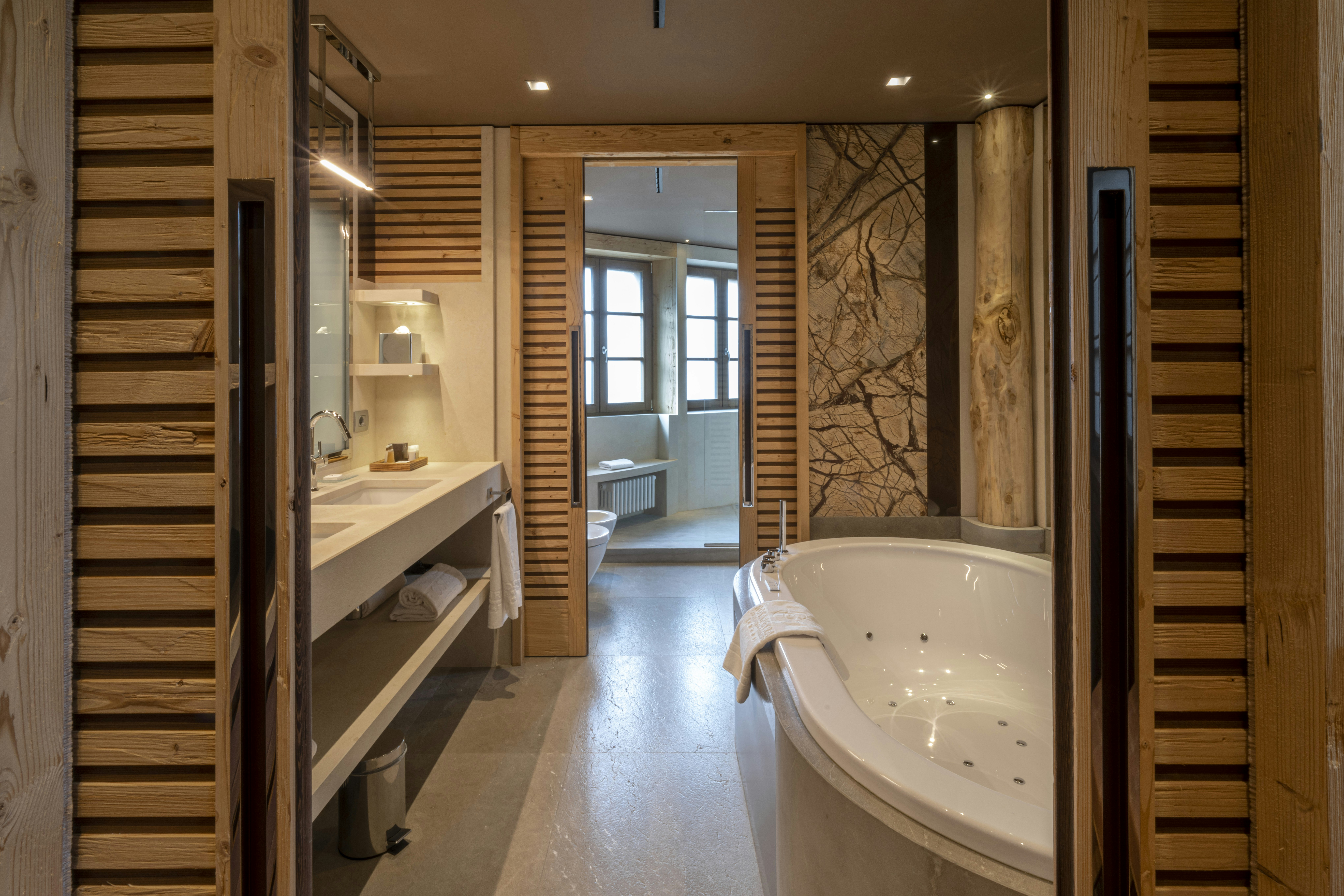 Signature Dolomites Suite - Bathroom