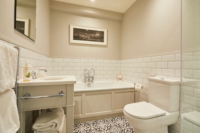 Classic Plus Bathroom (Hardknott) - Bathroom
