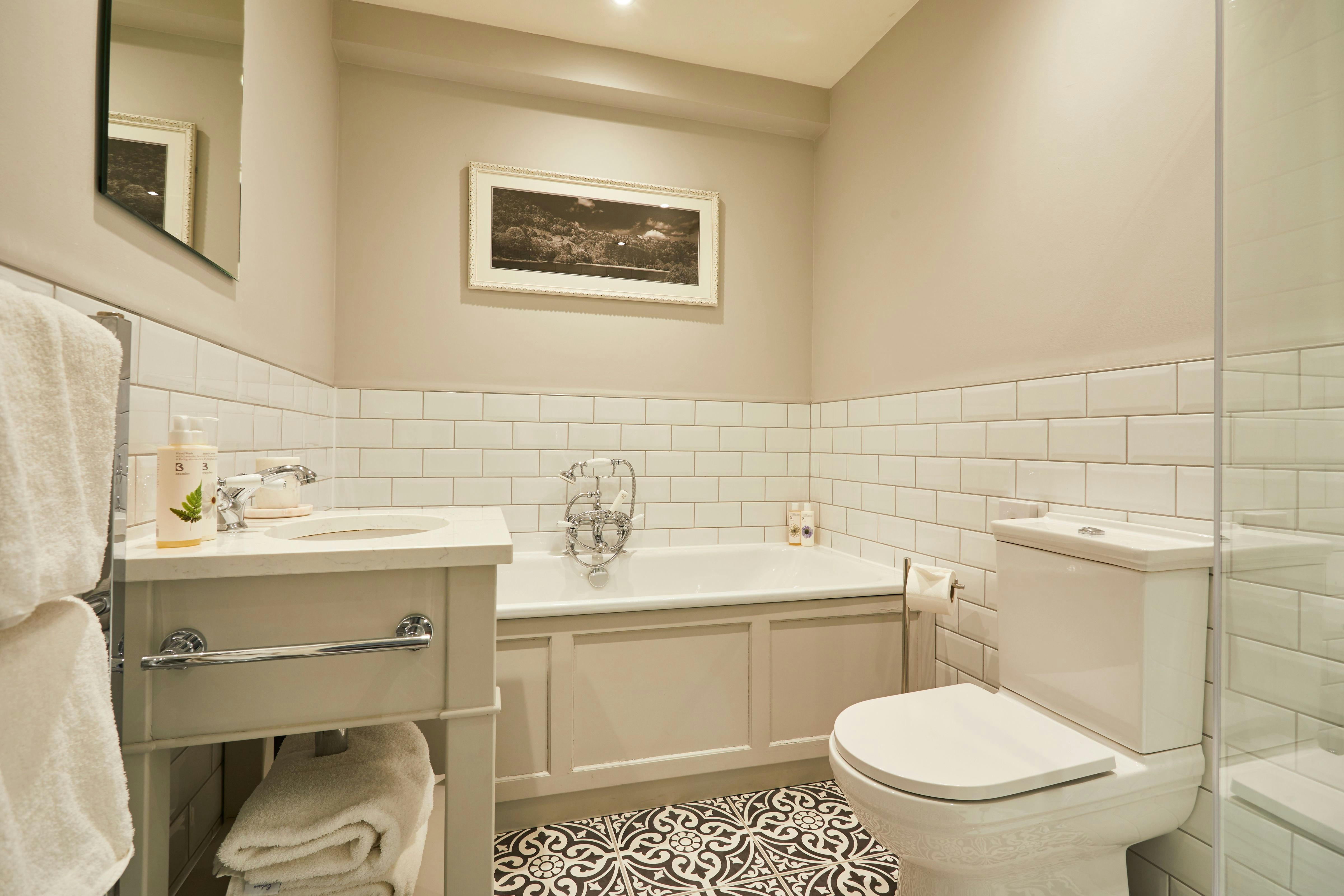 Classic Plus Bathroom (Hardknott)