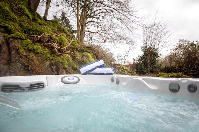 Garden Suite with Hot Tub (Red Screes) - Hot Tub