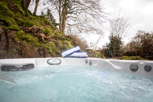 Garden Suite with Hot Tub (Red Screes) - Hot Tub