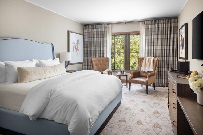 King Room - Bedroom