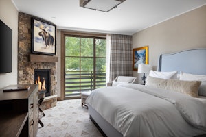 King Fireplace Balcony Room - Bedroom
