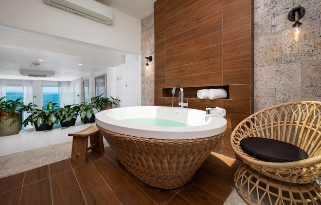 S Hotel Sky Presidential Suite Soaking Tub