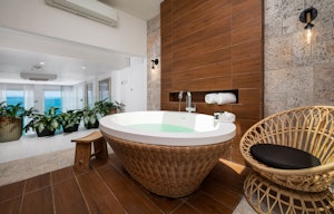 S Hotel Sky Presidential Suite Soaking Tub