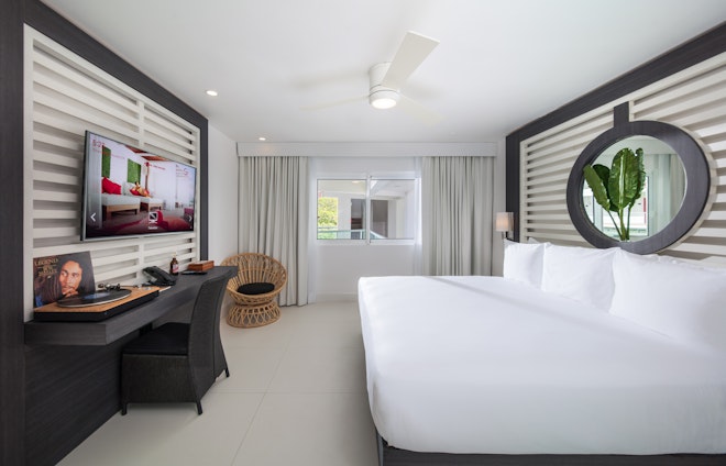 Mini King Room