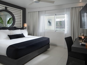 S Hotel Mini King Room