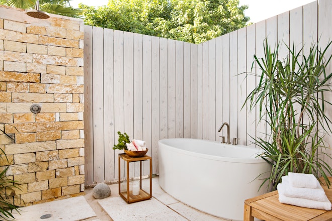 One Bedroom Beachfront Villa - Outdoor Bathtub