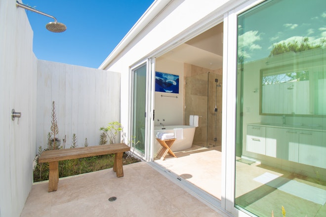 Two Bedroom Beachfront Villa Suite - Bathroom & Outdoor Shower