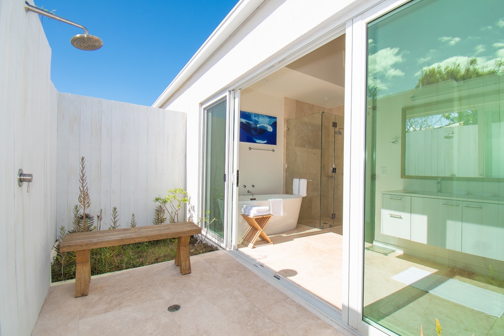 Two Bedroom Beachfront Villa Suite - Bathroom & Outdoor Shower