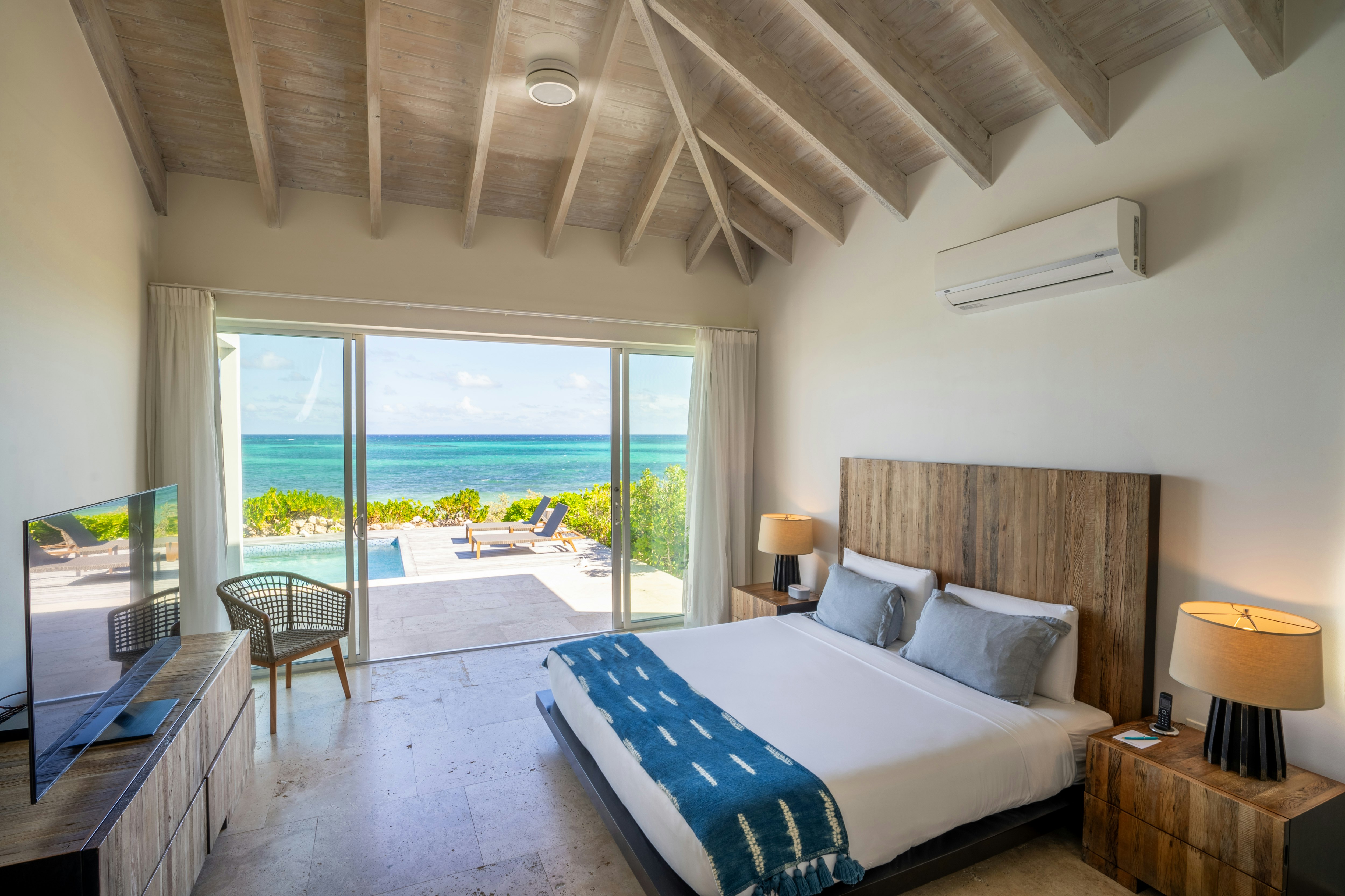 Four Bedroom Beachfront Villa - Bedroom