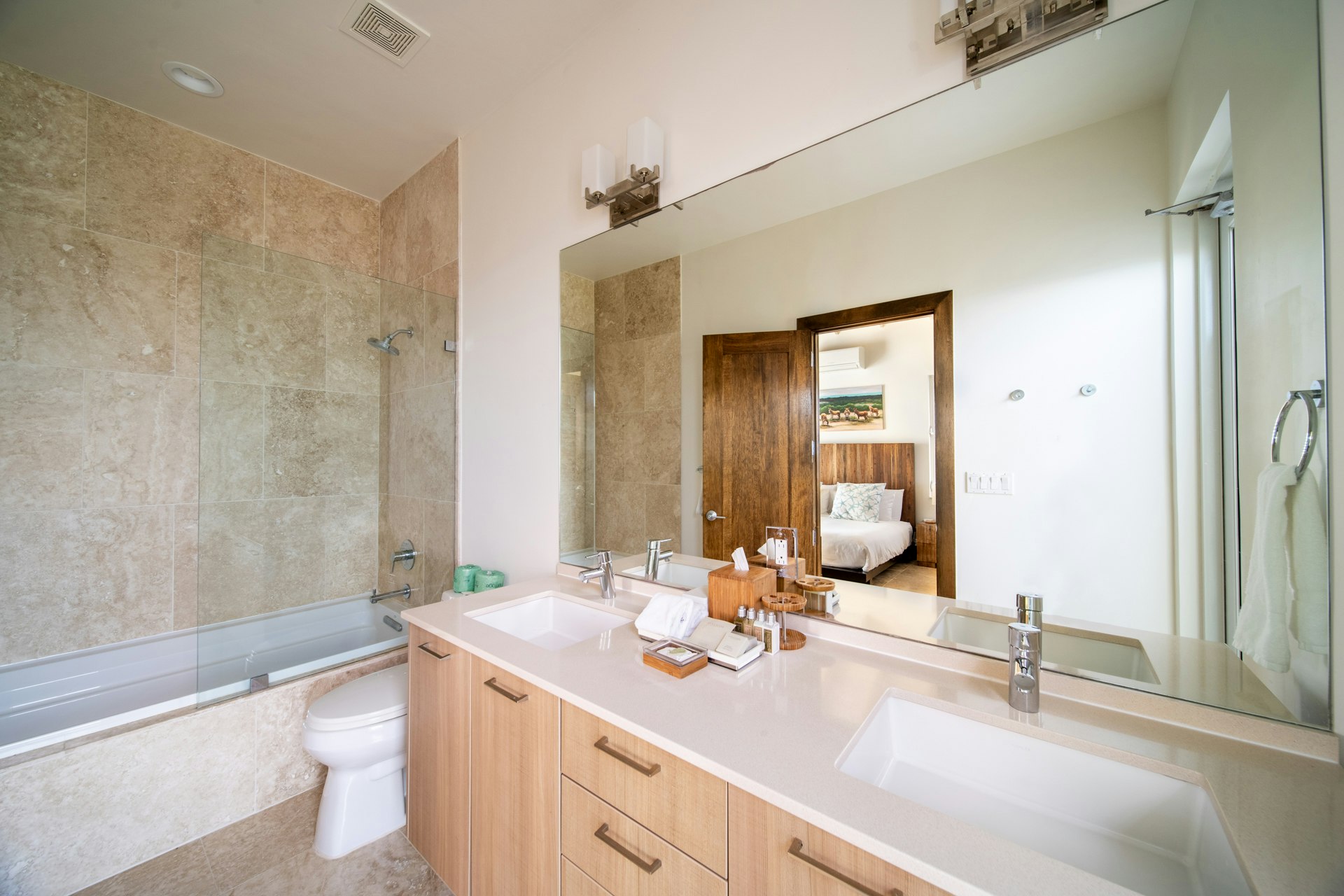 Two Bedroom Peninsula Oceanfront Coral Villa - Bathroom View