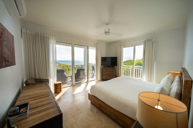 Ridgetop Ocean View Suite - Bedroom