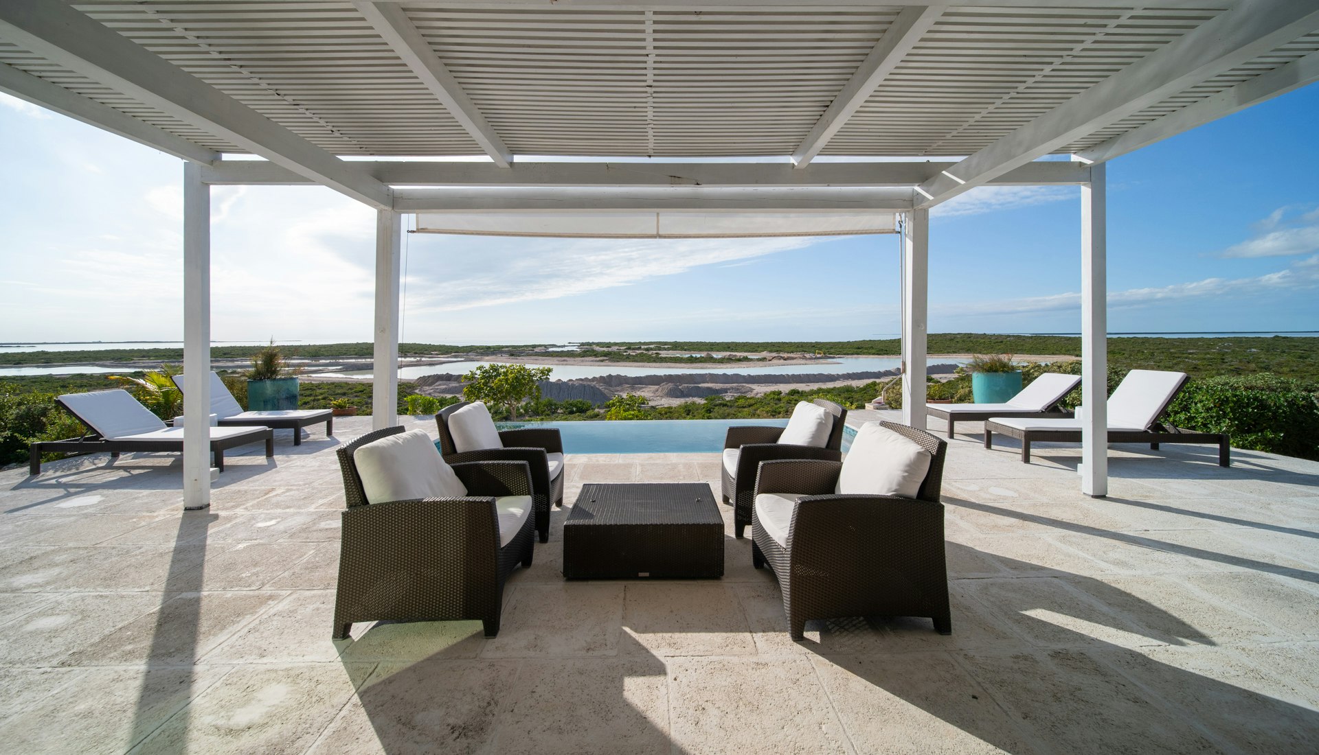 Two Bedroom Peninsula Oceanfront Coral Villa - Patio