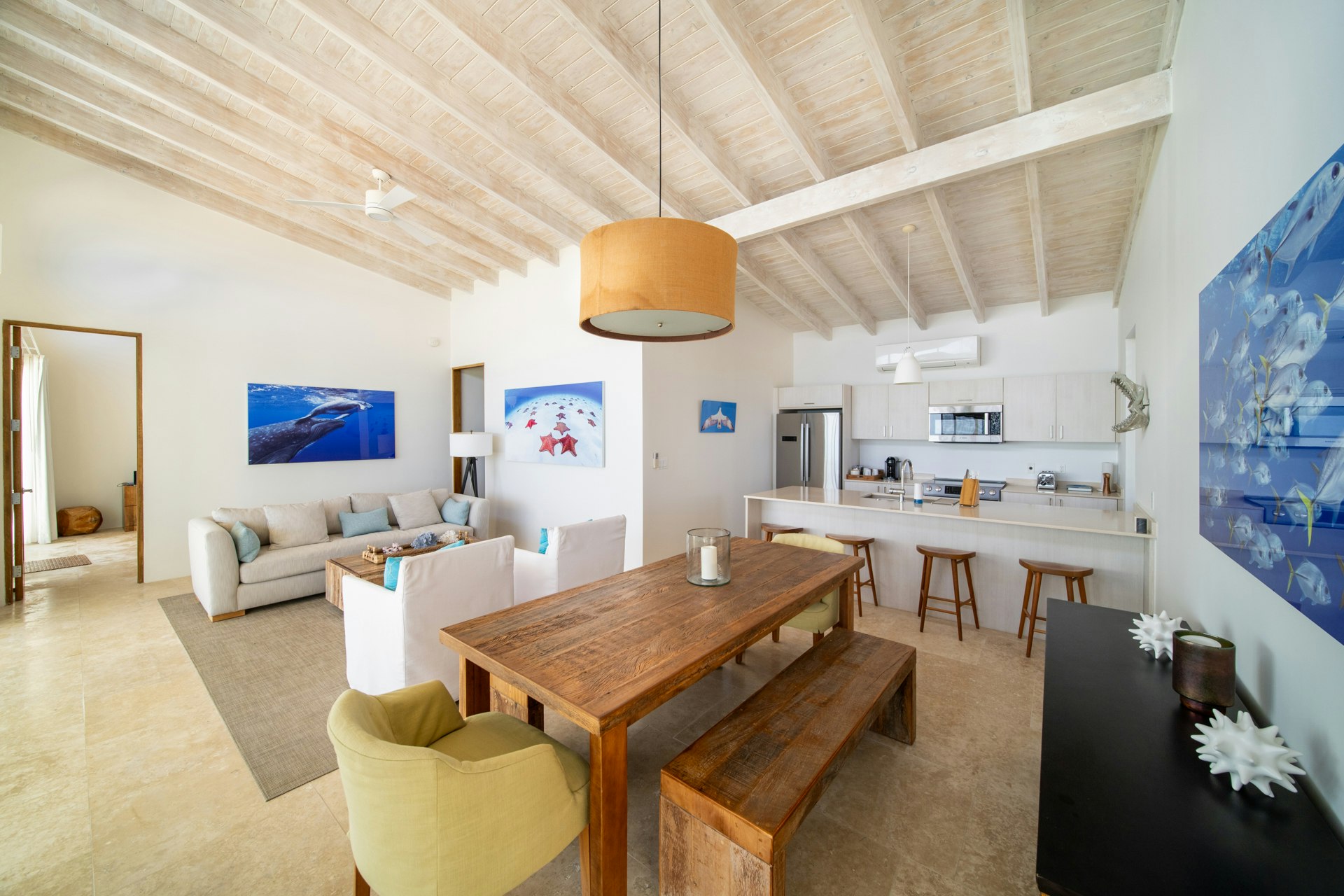 Three Bedroom Peninsula Oceanfront Reef Villa - Kitchen & Living Area