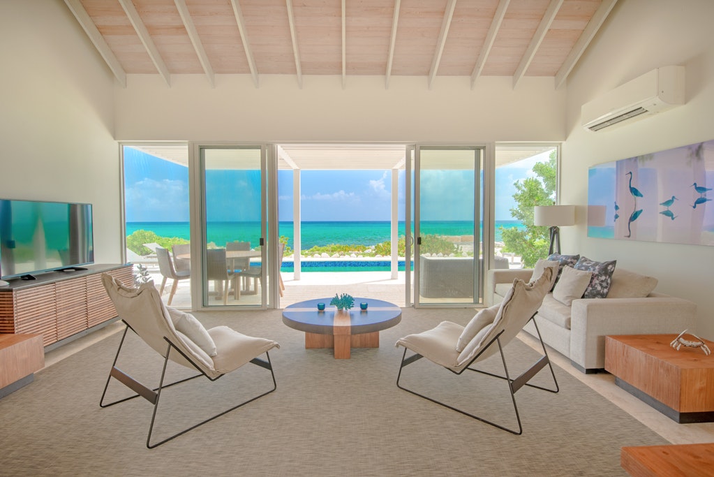 Three Bedroom Peninsula Oceanfront Conch Villa - Living Area