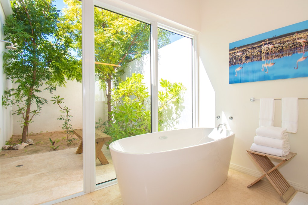 Two Bedroom Beachfront Villa Deluxe - Bathtub