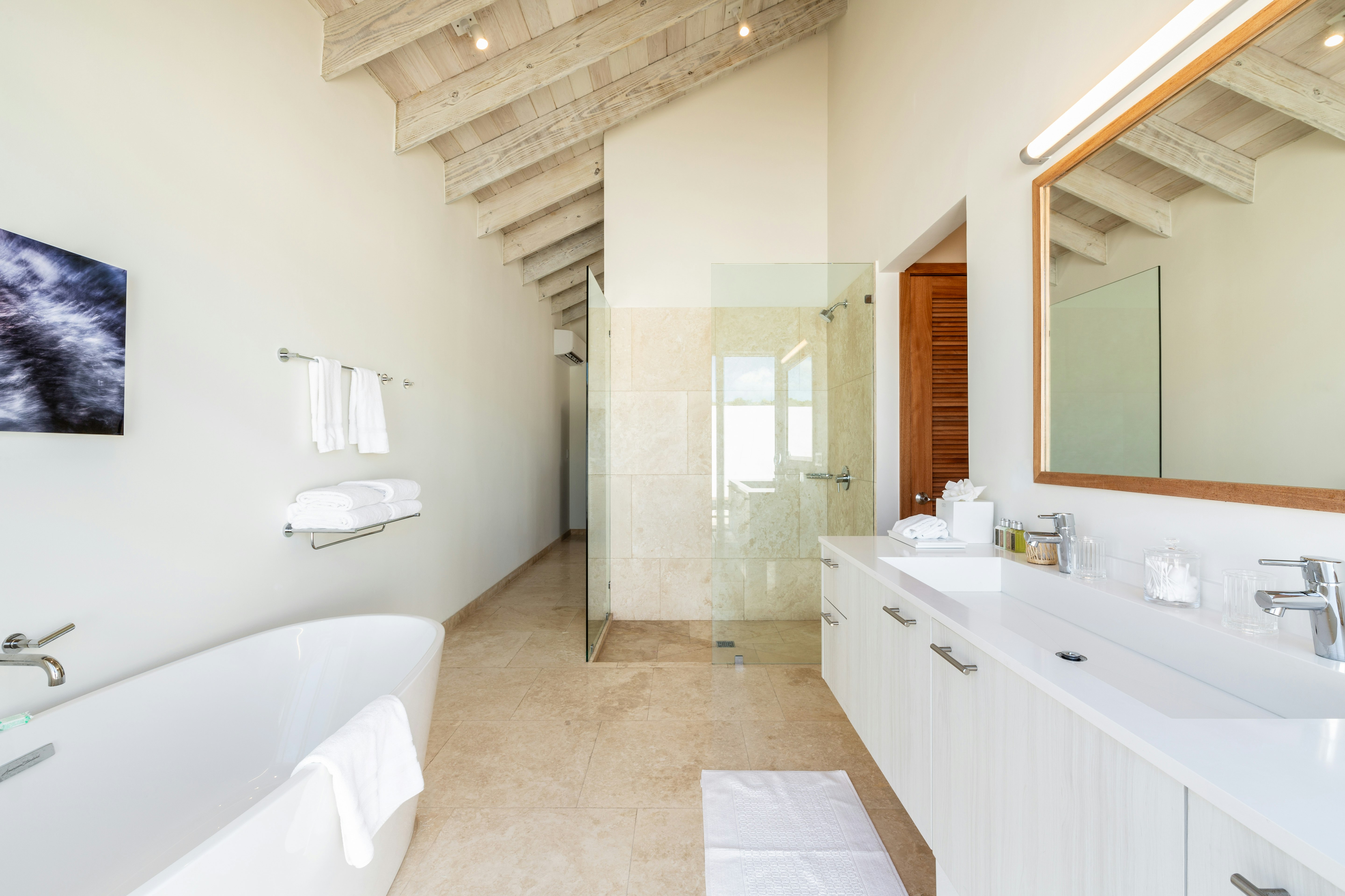 One Bedroom Beachfront Villa - Bathroom