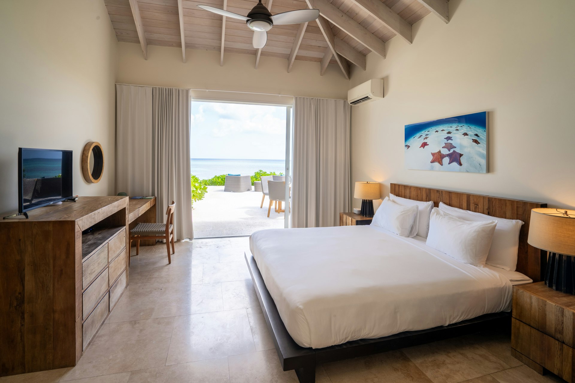 Three Bedroom Beachfront Villa - Bedroom