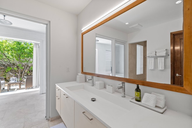 Ocean View Premier Suite Bathroom