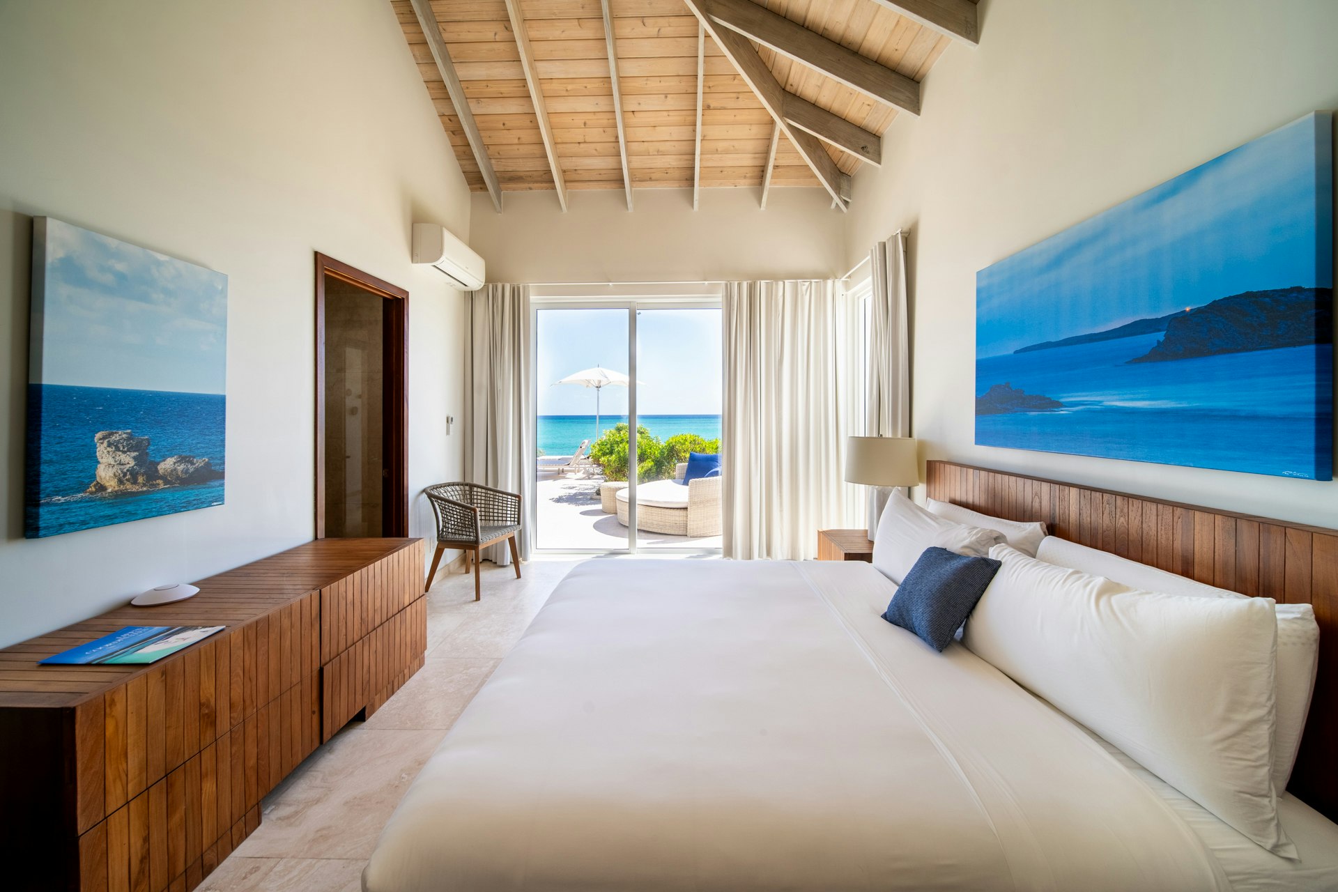 Oceanfront Coral Villa - Bedroom